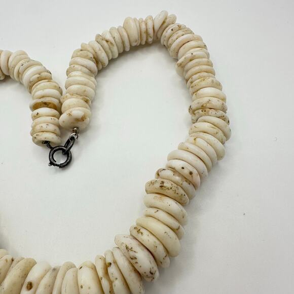 Vintage 1970s puka shells Hawaiian beads beaded necklace 17” sterling clasp - Picture 3 of 8